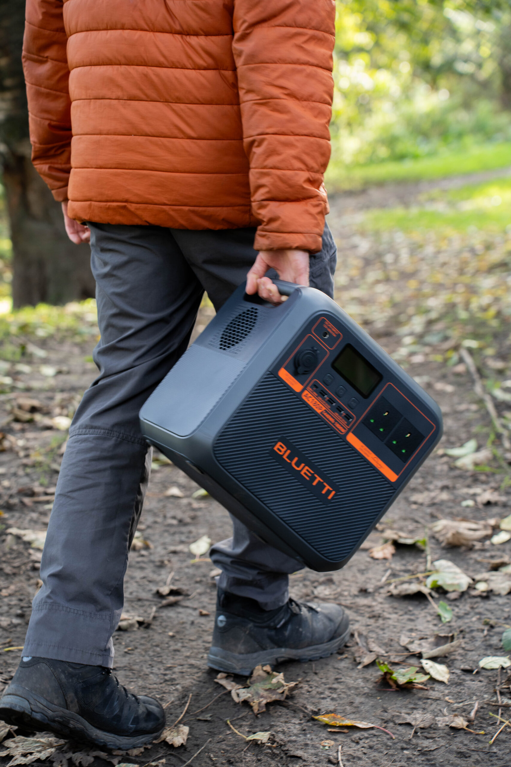 Central de energía de respaldo portatil Bluetti AC180P 1800w 1440wh Litio - Imagen 3