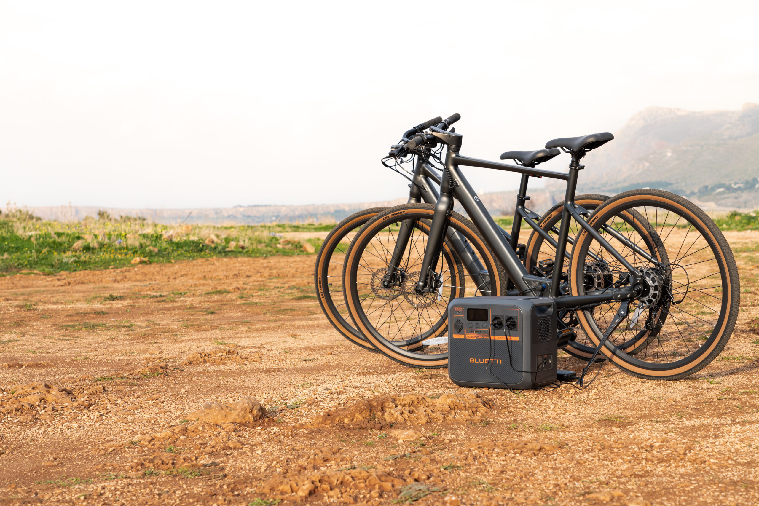 Central de energía de respaldo portatil Bluetti AC180P 1800w 1440wh Litio - Imagen 4